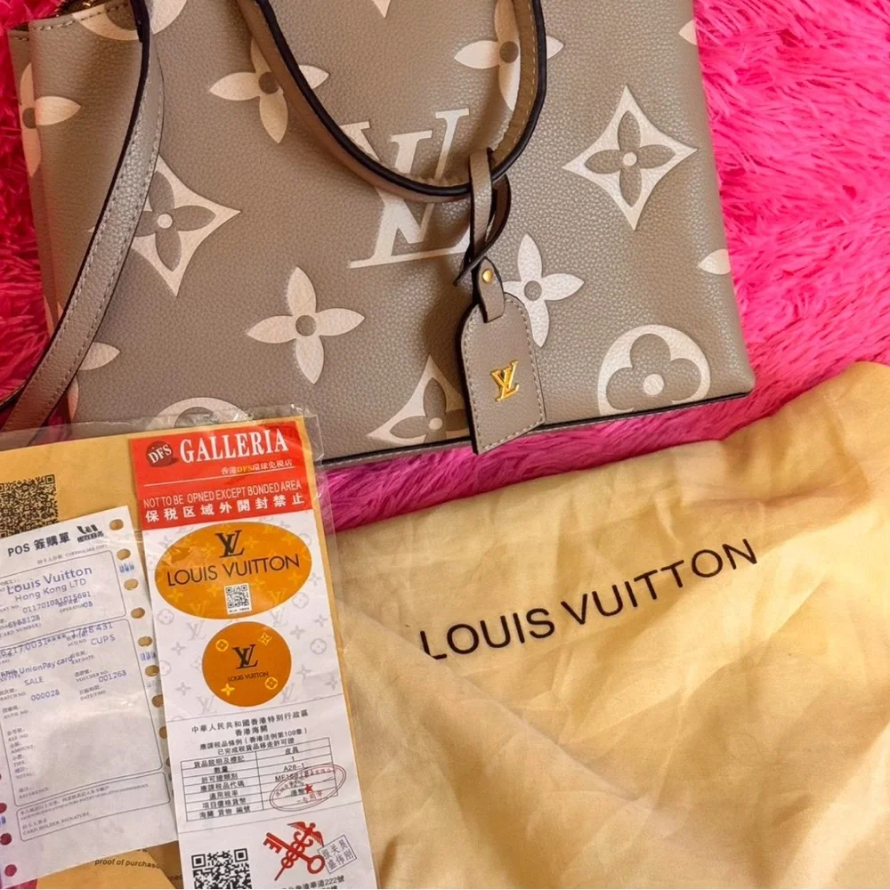 Louis Vuitton Gray Monogram Shoulder Bag - Picture 7 of 11